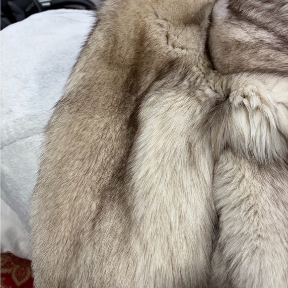 Blue Fox fur coat in good condition - Picture 7 of 15